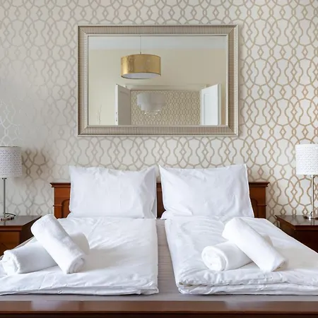 Gde Karoly Apartmant דירה *