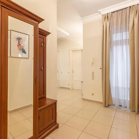 דירה Gde Karoly Apartmant בודפשט