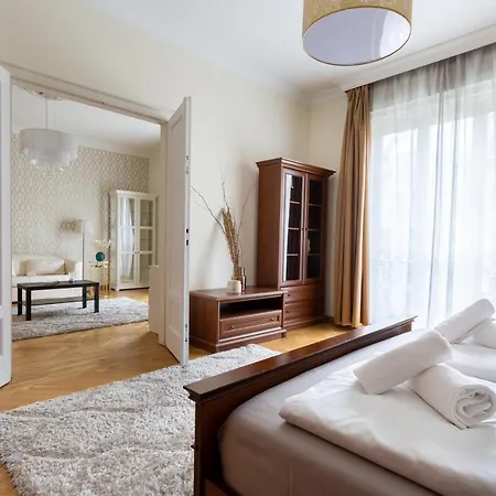 Gde Károly Apartmant *