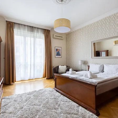 Gde Károly Apartmant Apartamento